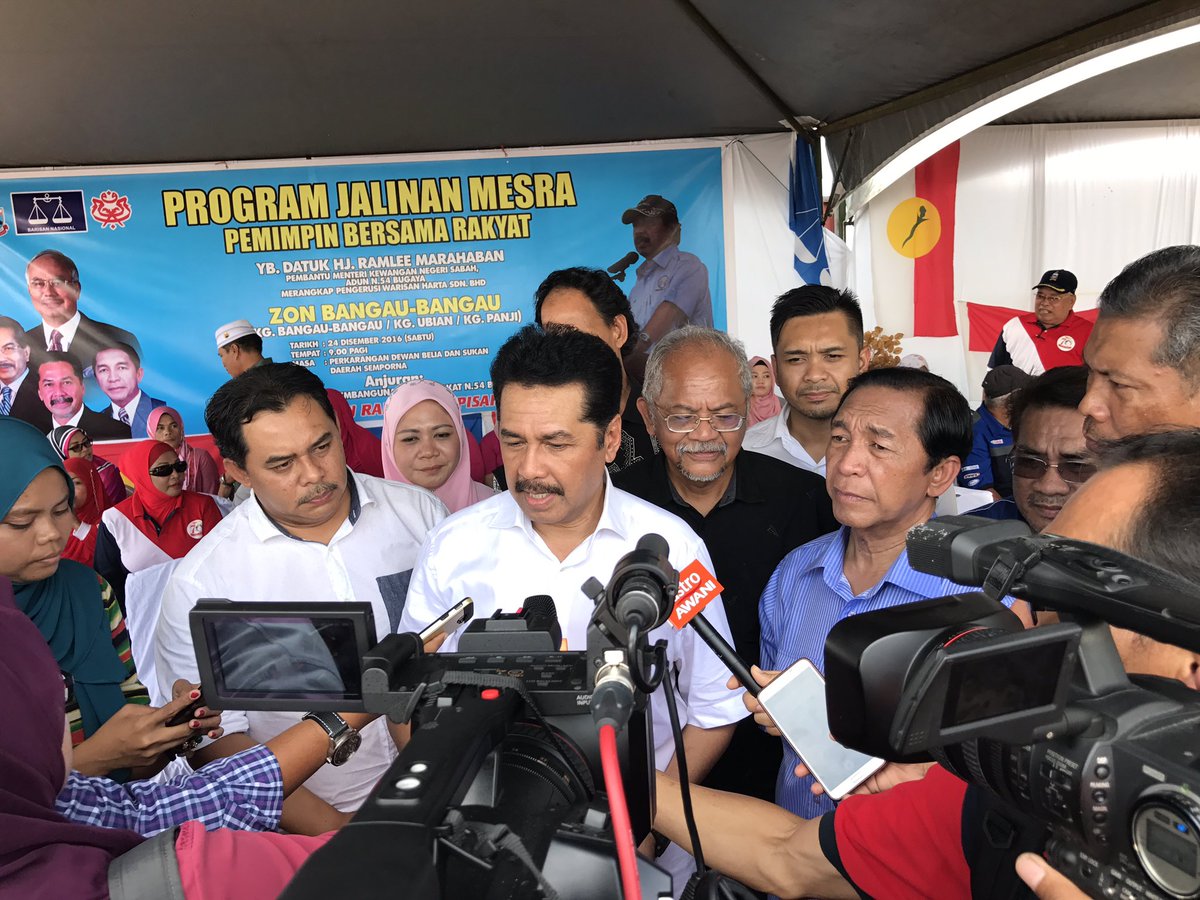 Harunaaron1's tweet photo. Jalinan mesra pemimpin bersama rakyat #Datuk Haji Ramlee Bin Marahaban @Pembantu Menteri Kewangan Sabah https://t.co/asL1nv3qoI