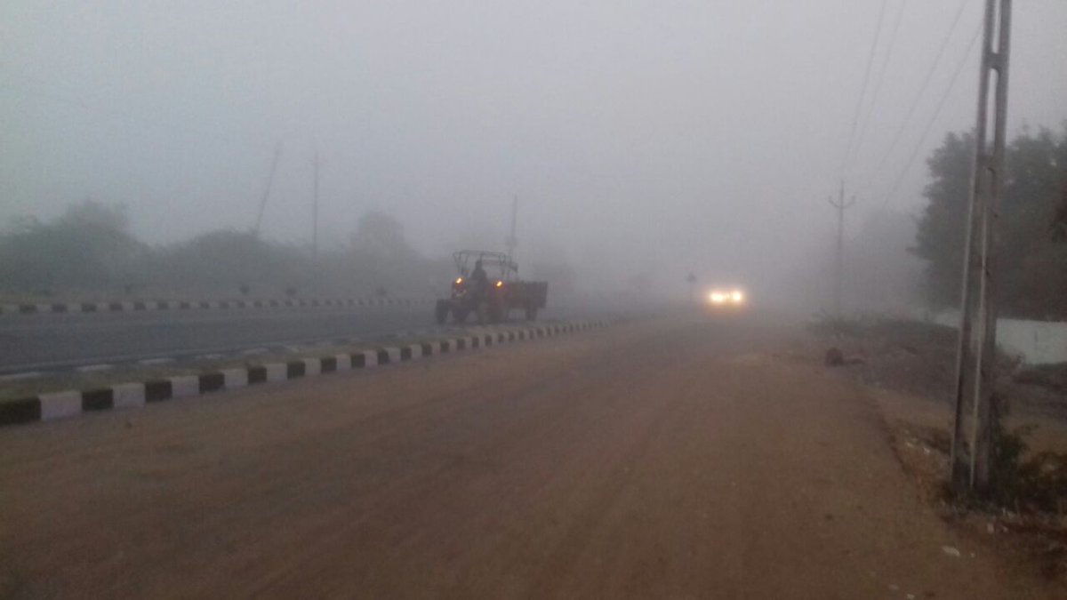 Mercury plunged furtherin the #Gujarat with Foggy morning. First time in this winter Gandhingr 9.8, #Ahmedabad 10.7.