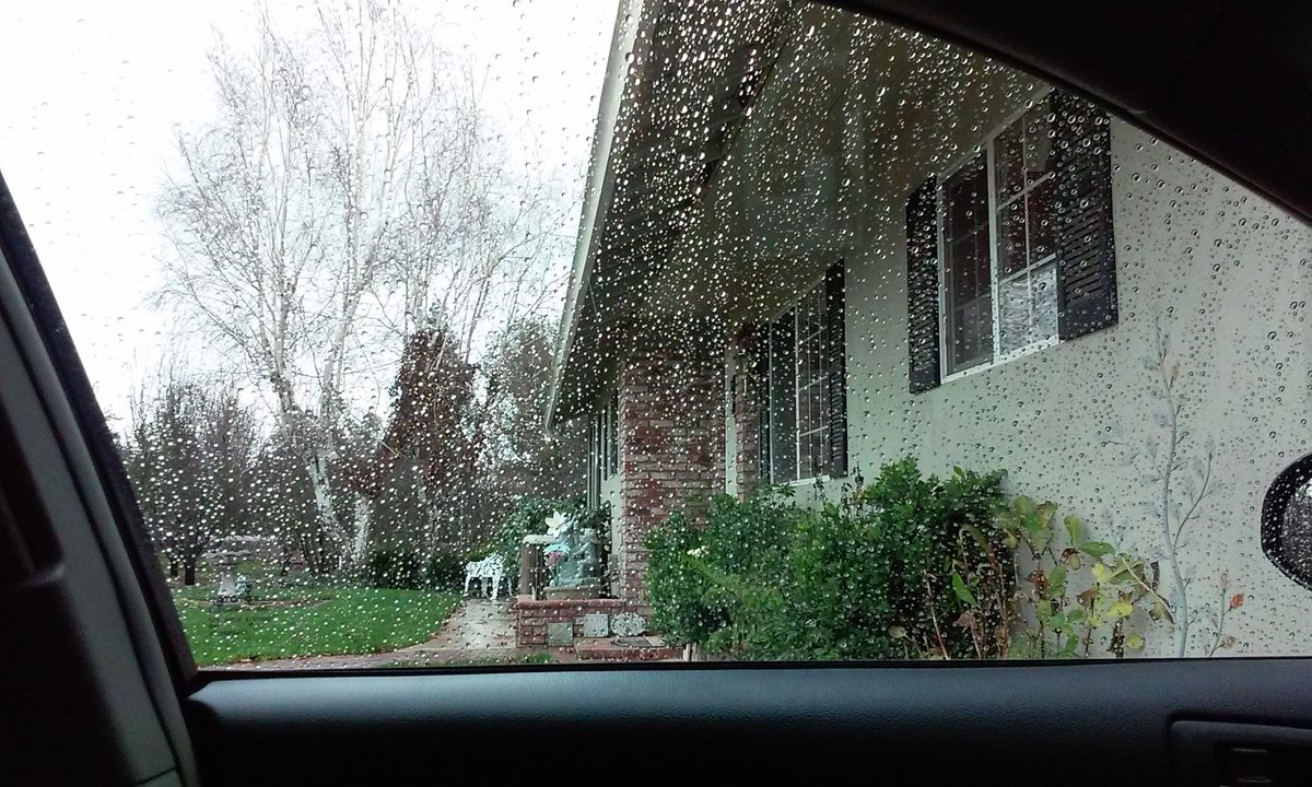 superalyse9's tweet photo. Today was my favorite kind of day. ☔ https://t.co/ezDNUOu8Vv