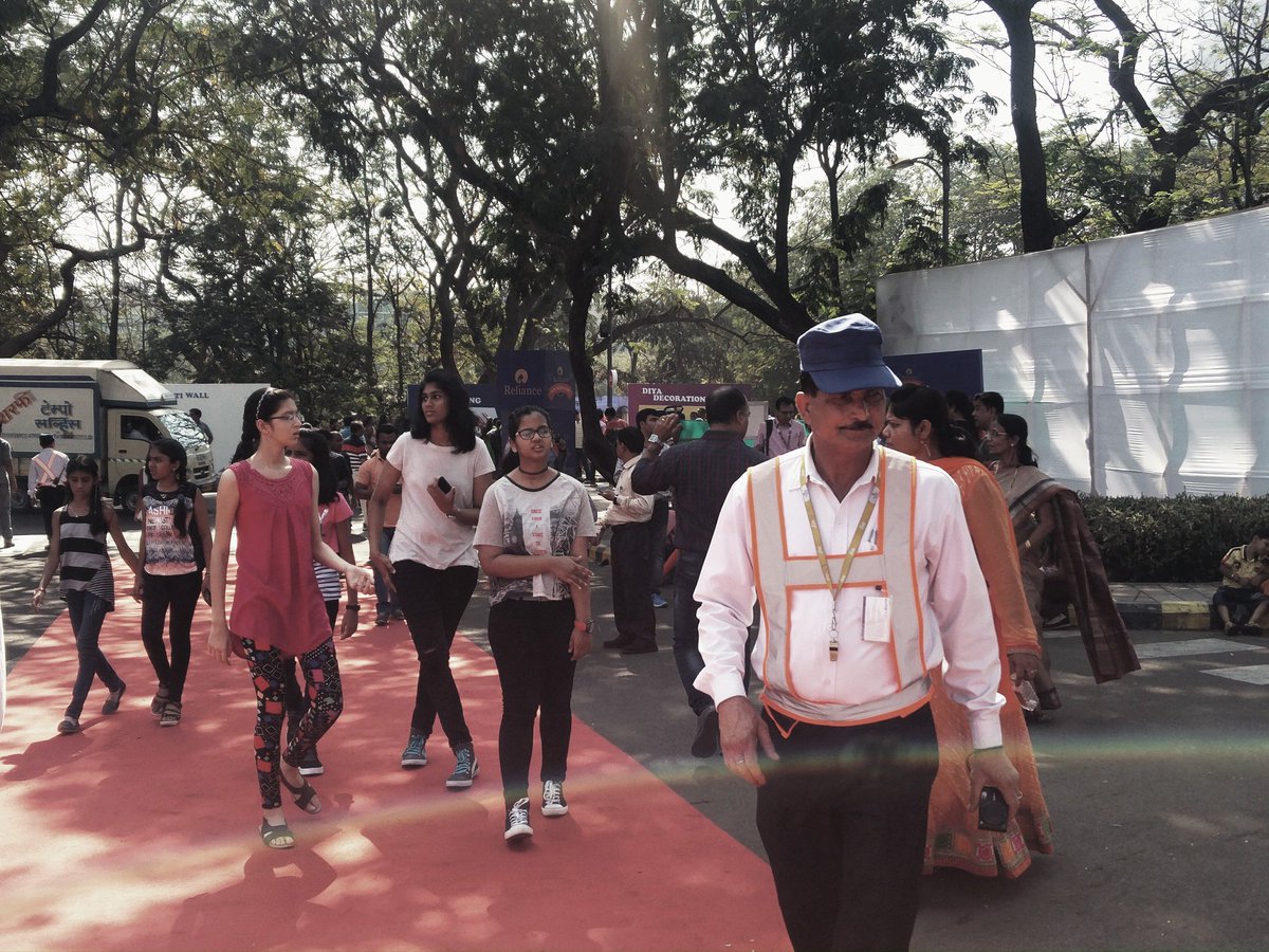 RelianceGCS's tweet photo. Enjoy the carnival with your friends &amp; family. Team #RGCS is here for you, happy to help.
https://t.co/SkCG4ncT5i
#RFD16  #RGCSCares https://t.co/AL9VCVWaRm