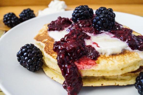 ItsFoodPics's tweet photo. Pancakes 😍🍴 https://t.co/swloO5j2N0