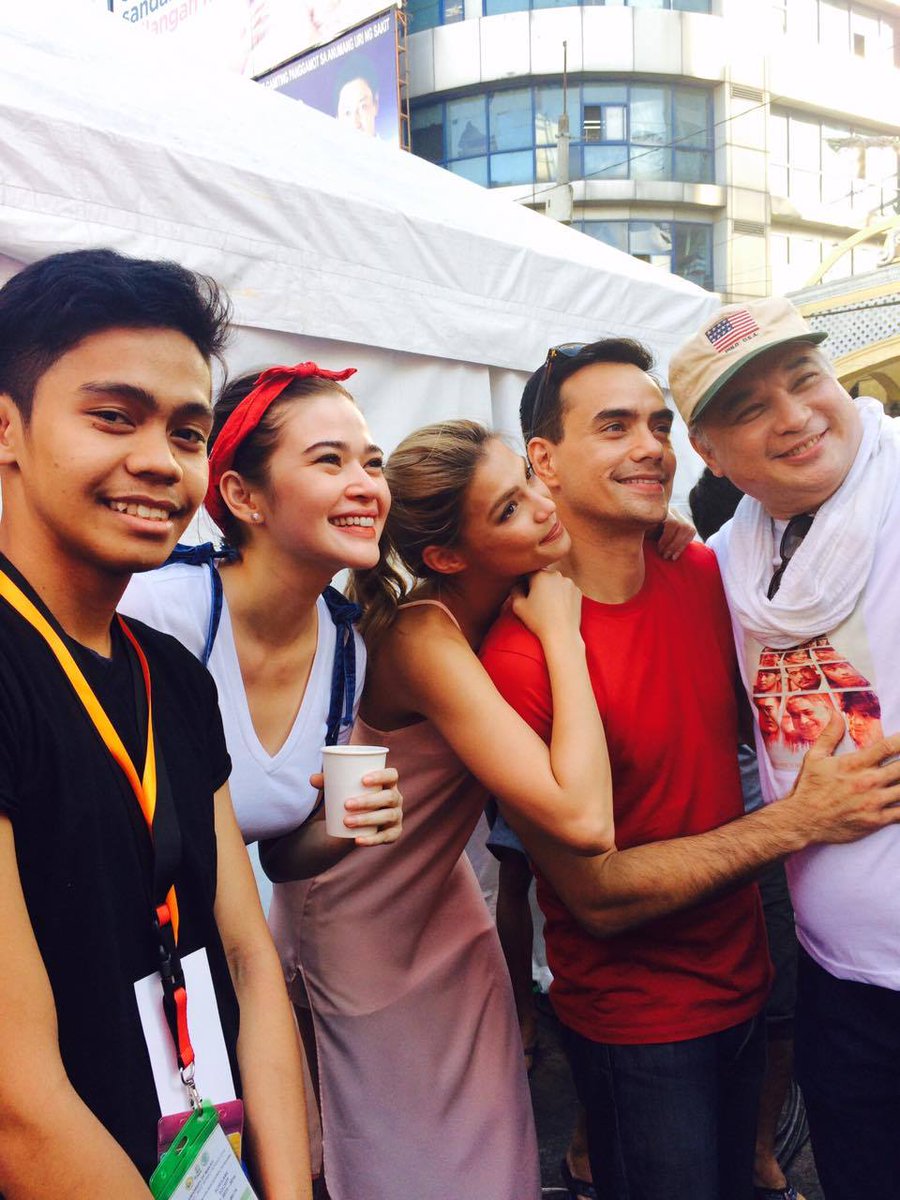 maikohl_'s tweet photo. Minsan akala mo IKAW LANG! MAY IBA PA PALA!
-CAMERA
LOL #MMFFParadeOfStars2016 Sarap hugutan @tjtrinidad_ @whianwamos @padillabela https://t.co/qi42CdPRmW