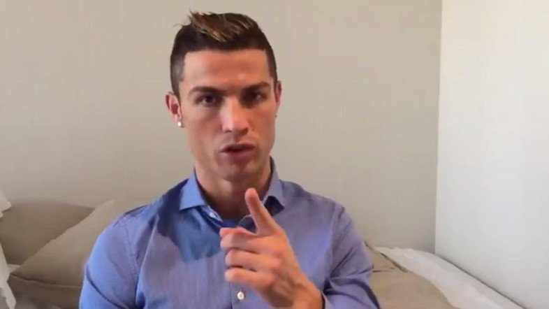 aqaq_010's tweet photo. Watch: #Cristiano_Ronaldo tweets heartwarming message to #Syrian_children

https://t.co/E7KApqXKKi 
via @AlArabiya_Eng @178kakapo https://t.co/v46O7bP946