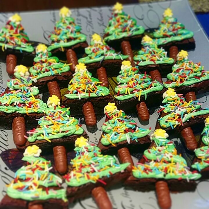 StateOfCaitlin's tweet photo. Made some christmas tree brownies inspired by @Zoella 🎄💕

#Christmas #zoellabaking https://t.co/RPQXStnQCM