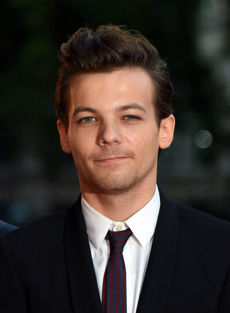 С ДНЁМ РОЖДЕНИЯ, ЗАЙЧИК😍🎂🎉

#HappyBirthdayLouisTomlinson