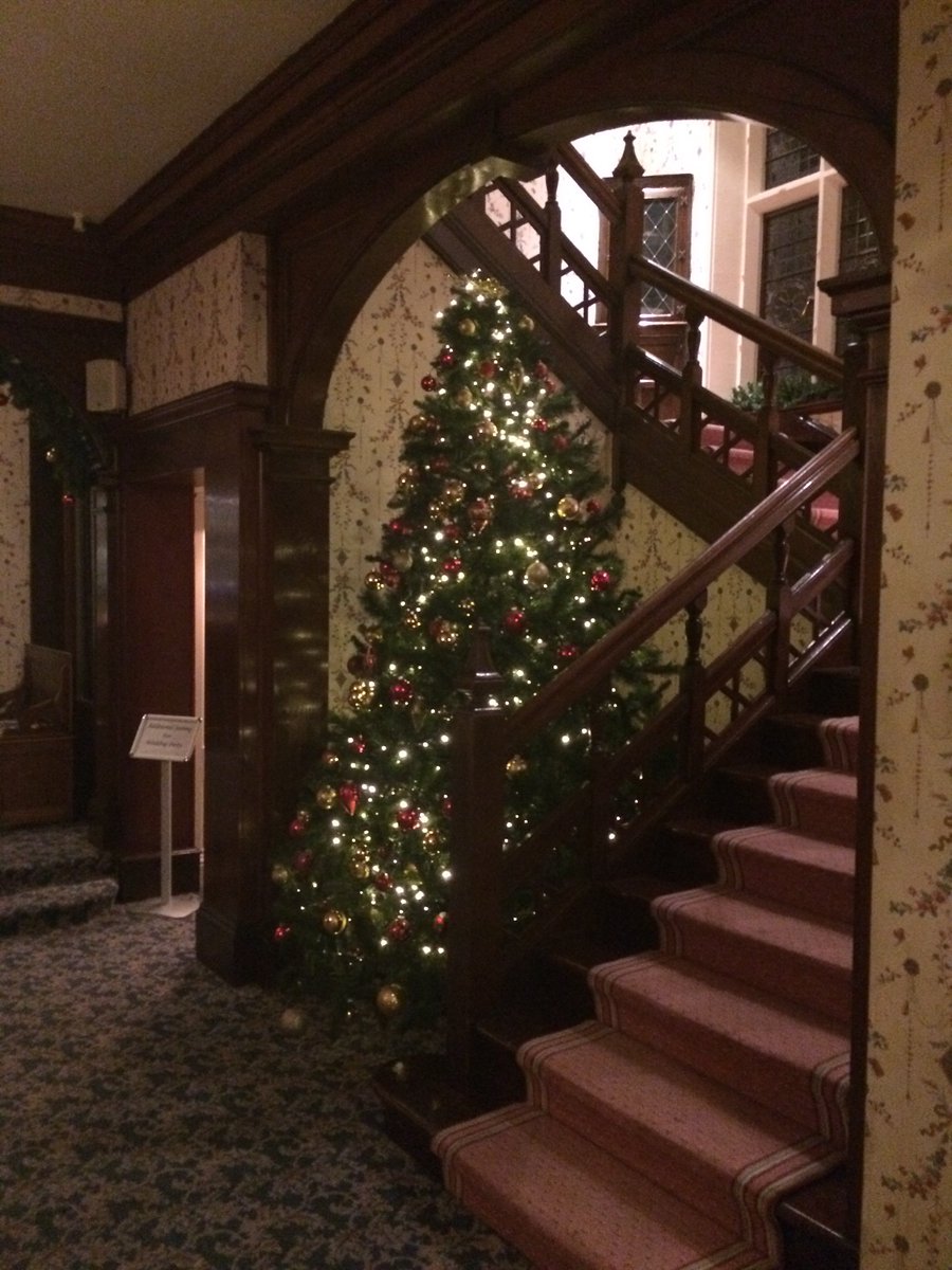 PerfectDayPB's tweet photo. Great Christmas wedding the other night @CoedyMwstwr Coed y Mwstwr Hotel Bridgend https://t.co/aQ2bSUoze1 https://t.co/7G8xGve5aQ