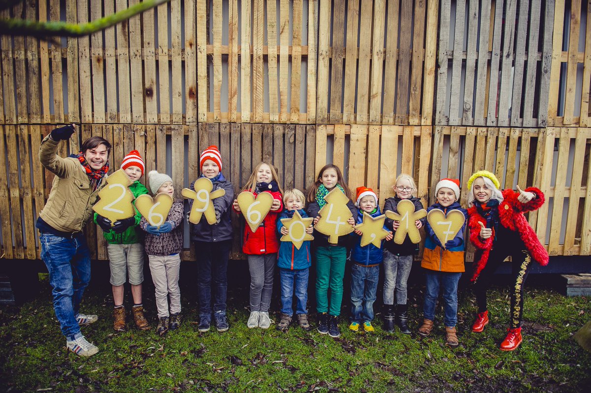 DeWarmsteWeek's tweet photo. Een grote dankjewel aan de Ketnetters die de voorbije weken koekjes hebben gebakken voor #DeWarmsteWeek van #mfl16: https://t.co/xj3owYLas5 https://t.co/avk0JX9H4E