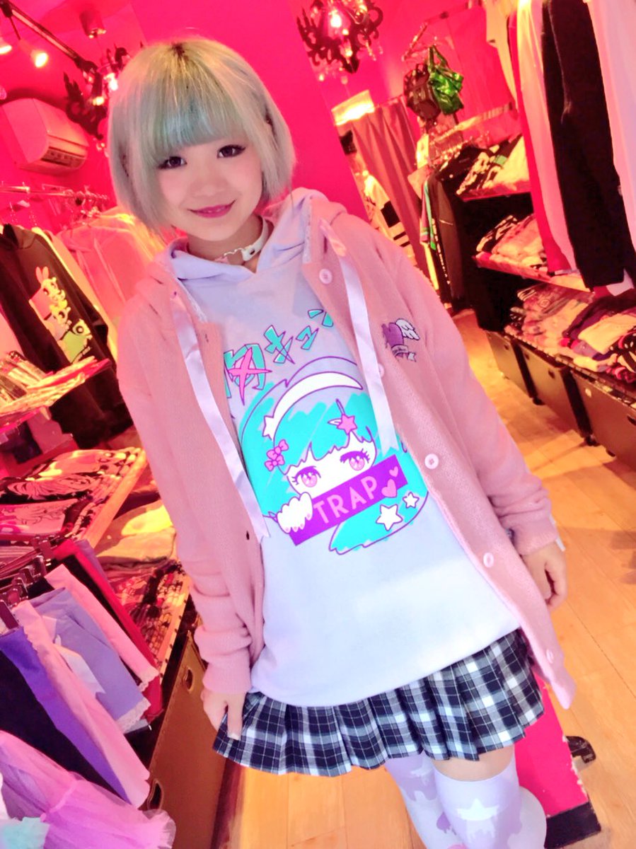 Listenflavorharajuku リッスンフレーバー原宿店 Twitterren あいりんコーデ サブカル女子にも大人気 胸キュンデザインがキュートなパーカー トレンドのビッグシルエットパーカーからボトムをチラ見せさせるのが可愛いです プリーツはm Lサイズでお作りして