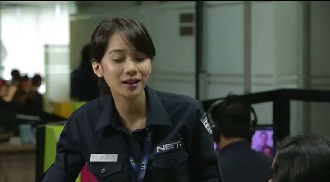 TheEast_Family's tweet image. #TeamGista mana suaranya nih ? Yuk nonton mba produser @gistaputri di @TheEast_NET #TheEastCariTahu jam 18.00 di @netmediatama