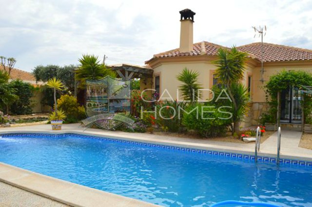 CalidaHomes's tweet image. 3 bed Lakes Vega villa with swimming pool and beautiful garden within easy walking distance of Arboleas village -calidahomespropconsult.com/view-property/…