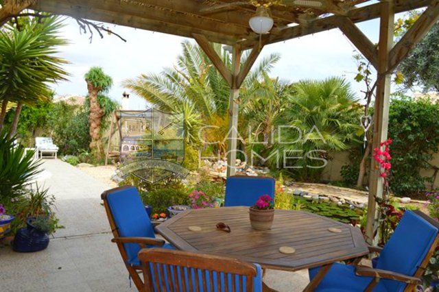 CalidaHomes's tweet image. 3 bed Lakes Vega villa with swimming pool and beautiful garden within easy walking distance of Arboleas village -calidahomespropconsult.com/view-property/…