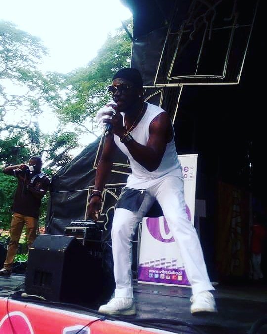 #APL2016   [ L'ÎLE ENCHANTEE ]
Prestation de meiway avec les enfants du Conseil Café-Cacao à l'île enchantée.
#civ225 #christmas #musik