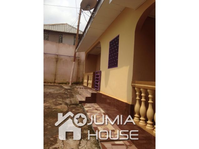 JumiaHouseCM's tweet photo. Appartement de 2 chambres avec gardien et parking à louer à Fougerol!
Plus de détails ici: https://t.co/YEeeZoVE77 https://t.co/tdnM67Xs4N