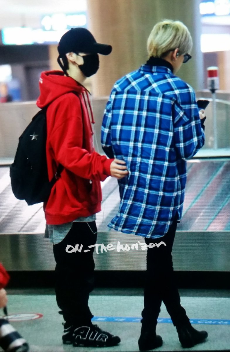 MarkBam_Couple's tweet photo. โอ้โห ถ้าเป็นฉากในละครหรือนิยาย ก็ต้องเป็นฉากนางเอกกำลังงอนพระเอกอ่ะ
หนูโกรธอะไรพี่คะ ไหนบอกพี่สิ ดีกันนะเดี๋ยวพี่พาไปกินหนม https://t.co/kEDZAYF6KG