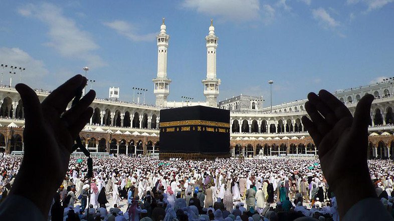 NazBaloch_'s tweet photo. Alhamdulillah! Leaving for Umrah with my family. May Allah allow us to make the most of this amazing opportunity. https://t.co/OZG83kXTg0