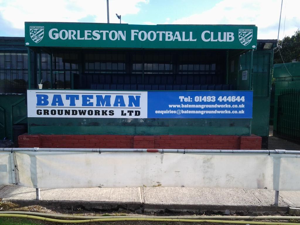 @gorlestonfc wish all the families of our Club sponsor @Bateman_GW & @RichBateman66 & family a Very Merry Christmas