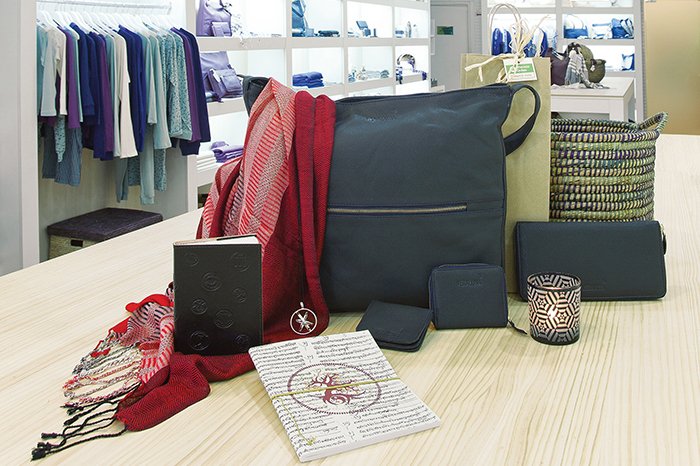 oicastello's tweet photo. ¿Comprando regalos para esta noche? Aquí van unas ideas de #ComercioJusto! Nuestra tienda en Castellón abrirá hasta las 19h ¡Te esperamos!❤ https://t.co/R8ZCZO6Wrg