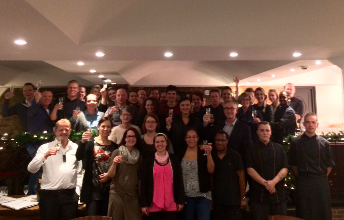 Het team <a href="/GrHotelWientjes/">Grand Hotel Wientjes</a> wenst iedereen hele fijne #kerstdagen en een bijzonder #2017