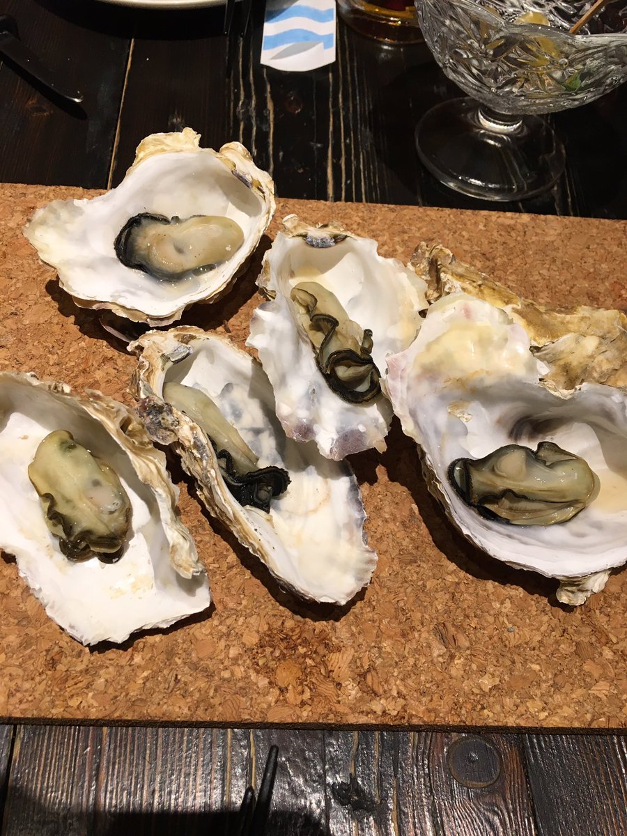 shojiki_sindoii's tweet image. クリスマスイブに牡蠣たべほーだい♡ワインのみほーだい♡♡#ファミリークリスマス