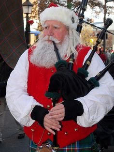 GoodLifeImports's tweet photo. 11th Day Of Christmas: we had too much #kukkobeer and failed to post. But, if you’re gonna post a Christmas piper picture... https://t.co/DGvcHMnOJO