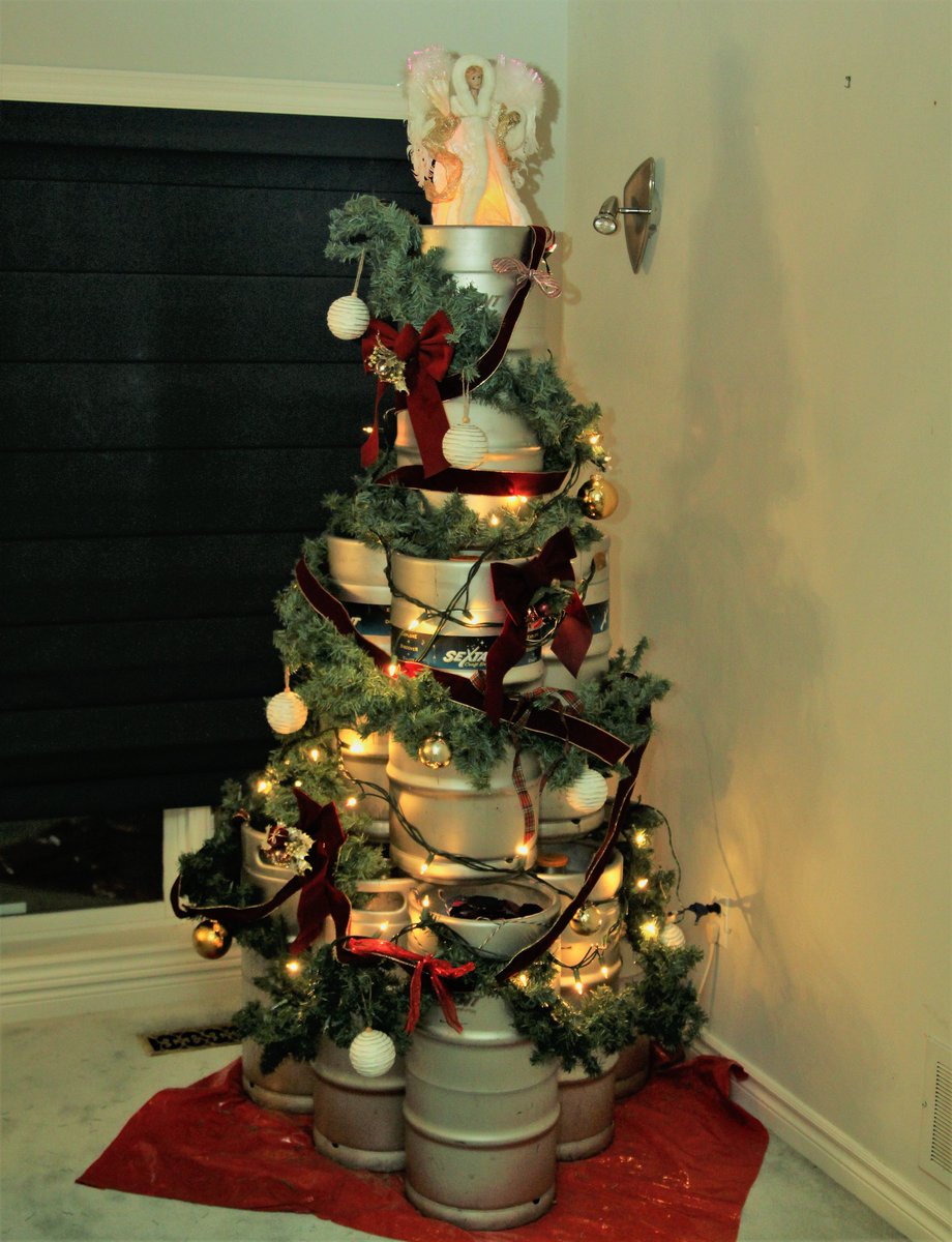Official SEXTANT KEG TREE is decorated and waiting for the arrival of Santa and his bag full o' #craftbeer...#drinklocal #drinkbythekegtree