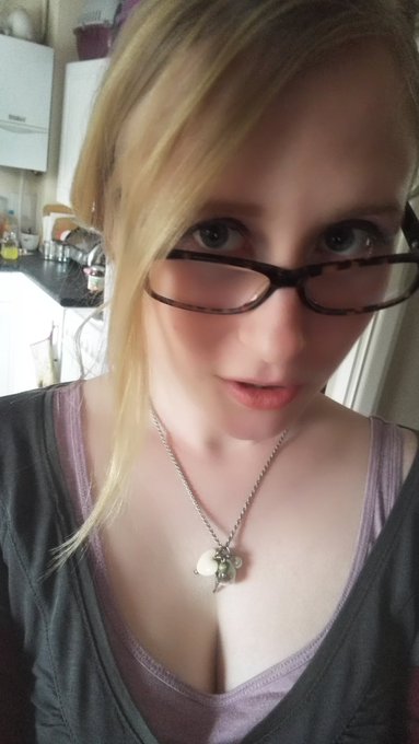 Glasses on ready for a spot of mince pie making! #ChristmasEve #sexysaturday https://t.co/vcf3W1j8tK<a href="/tag/sexysaturday"class="tags"><span>#sexysaturday</span></a><a href="/tag/christmaseve"class="tags"><span>#christmaseve</span></a>