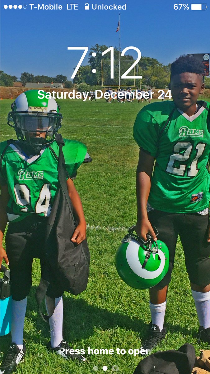 mainkymank's tweet photo. #2016 St Mary's Rams We Went Undefeated This Year Pride Of Them Two Guys #CHAMPS🏆#RamsPride https://t.co/avang6pSca