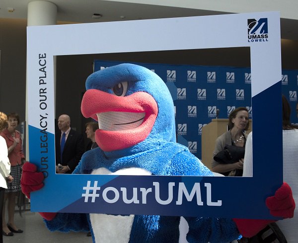 UMLowellAlumni's tweet photo. Began our 1st comprehensive campaign to support students, faculty, the campus &amp; DI sports. https://t.co/pYUYHSgmjM #OurUML #UML2016 https://t.co/XvzFpX0NqD