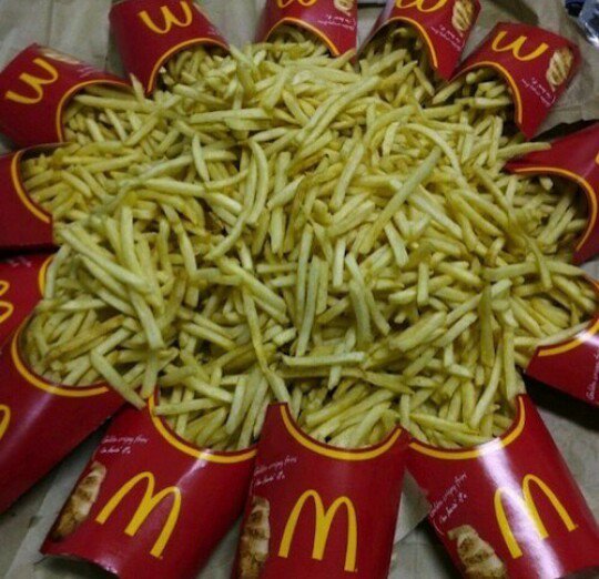 MCRICARDS's tweet photo. MERRY CHRISTMAS BUNSO! PAKABUSOG KA! KUYA LOVES YOU SO MUCH! https://t.co/8MqKnOjc5x