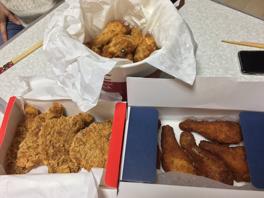 ローソンクリスマスチキン18 予約や当日の買い方 種類と値段も紹介 Luanatimes