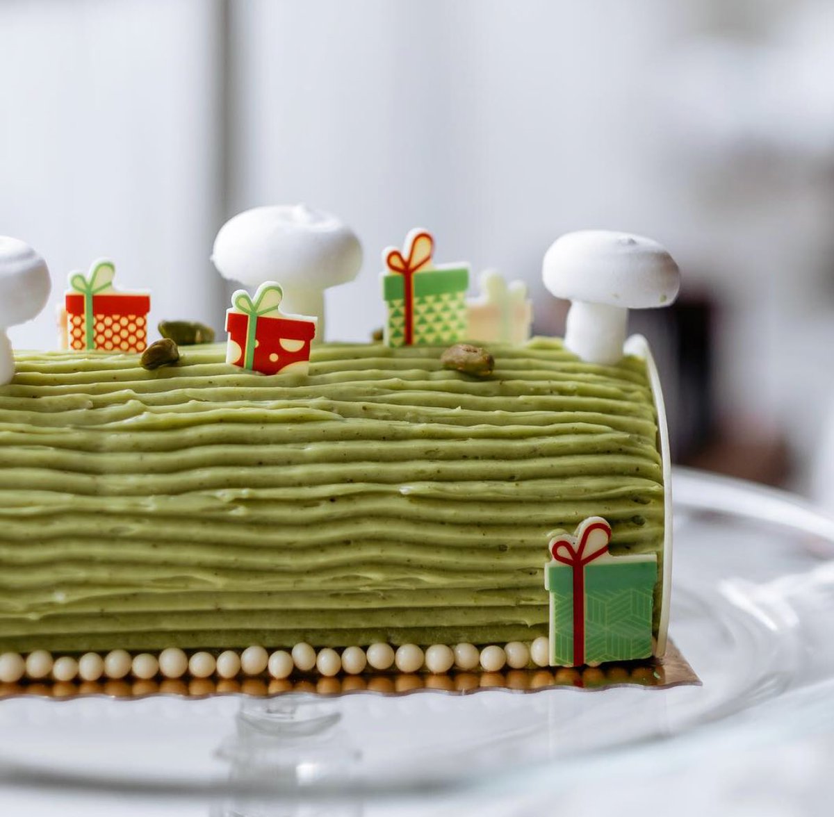 Still time left to grab some holiday treats at the bakery 🇫🇷✨🎄