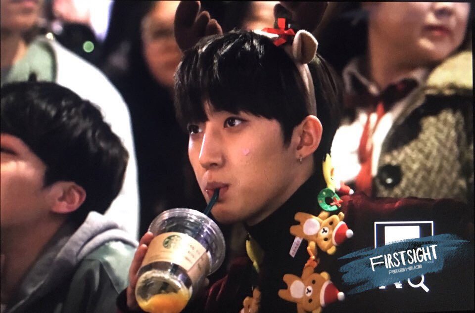 firstsight9398's tweet photo. 161224 분당 팬싸인회 ❤😊 #후이 #펜타곤 https://t.co/lJqYCKKCRO