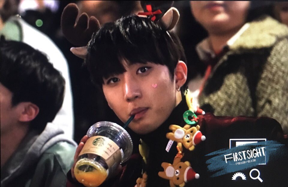 firstsight9398's tweet photo. 161224 분당 팬싸인회 ❤😊 #후이 #펜타곤 https://t.co/lJqYCKKCRO