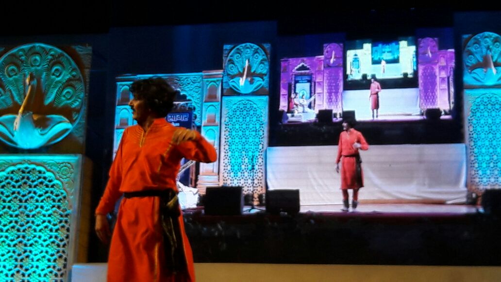 ShwetaMohite6's tweet photo. #SSMF2016 First Session of Day 4 ended with tremendous energy of Well-known Katthak Dancer Rajendra Gangani!! @maheshmkale @MaheshKale_Team https://t.co/LtEgUvLj6P