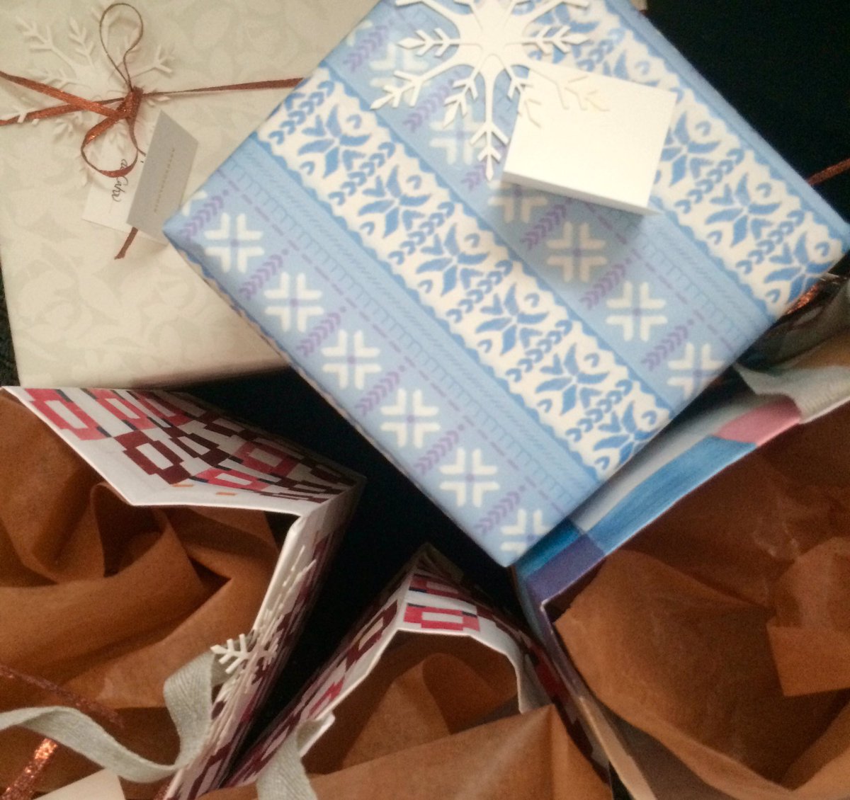 CatGG's tweet image. Emballages complétés. #JoyeusesFetes #nespressopartage