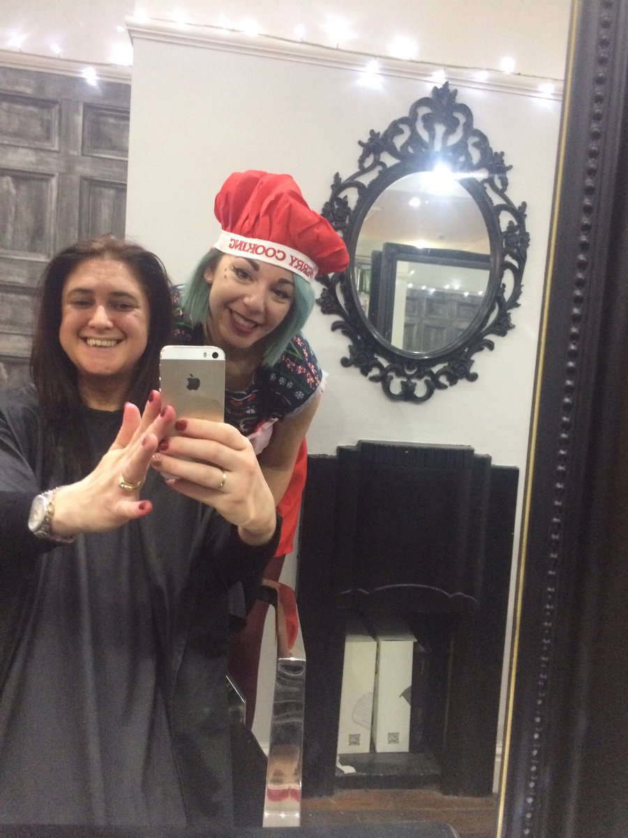 Kate223110's tweet photo. Big thank you to amazing @GossipSession for fitting me in for blow dry & nails! All looked fabulously Christmassy! #fabsalon #Christmas https://t.co/PTNpm4LKln
