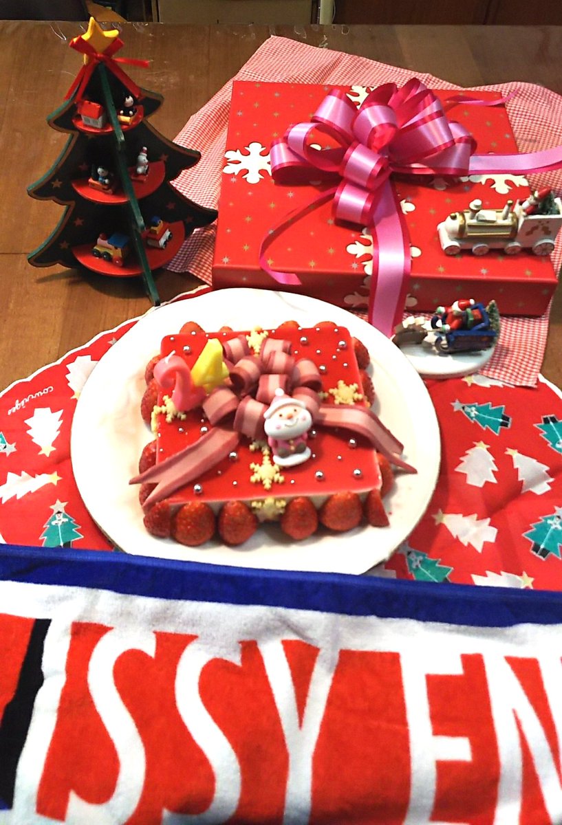 かもとん 今日はクリスマスイブで今年最後のnissy Dayですね クリスマスケーキを作りました O ゞ 今年は にっしーからたくさんプレゼントもらいました クリスマスケーキ Nissy Gift Box Hocus Pocus T Co Dulbkkzfot かもとん 今日はクリスマスイブで今年最後のnissy Dayですね クリスマスケーキを作りました O ゞ 今年は にっしーからたくさんプレゼントもらいました クリスマスケーキ Nissy Gift Box Hocus Pocus T Co Dulbkkzfot