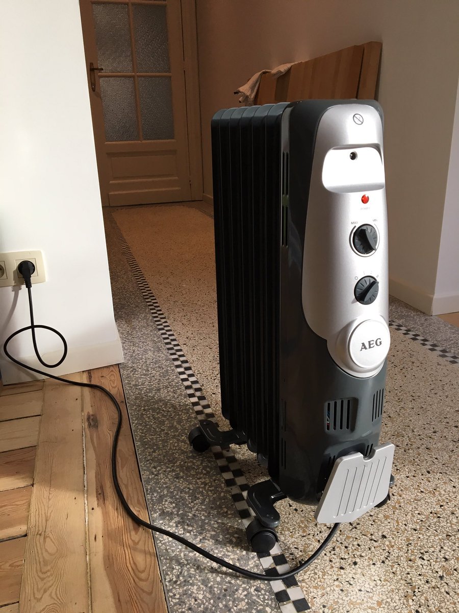 After spending 6 hours ystrday with a. Pro installing 27 smart radiators. Cold as Hell stuck with This. Merry Christmas from <a href="/tado/">tado°</a>:-(((