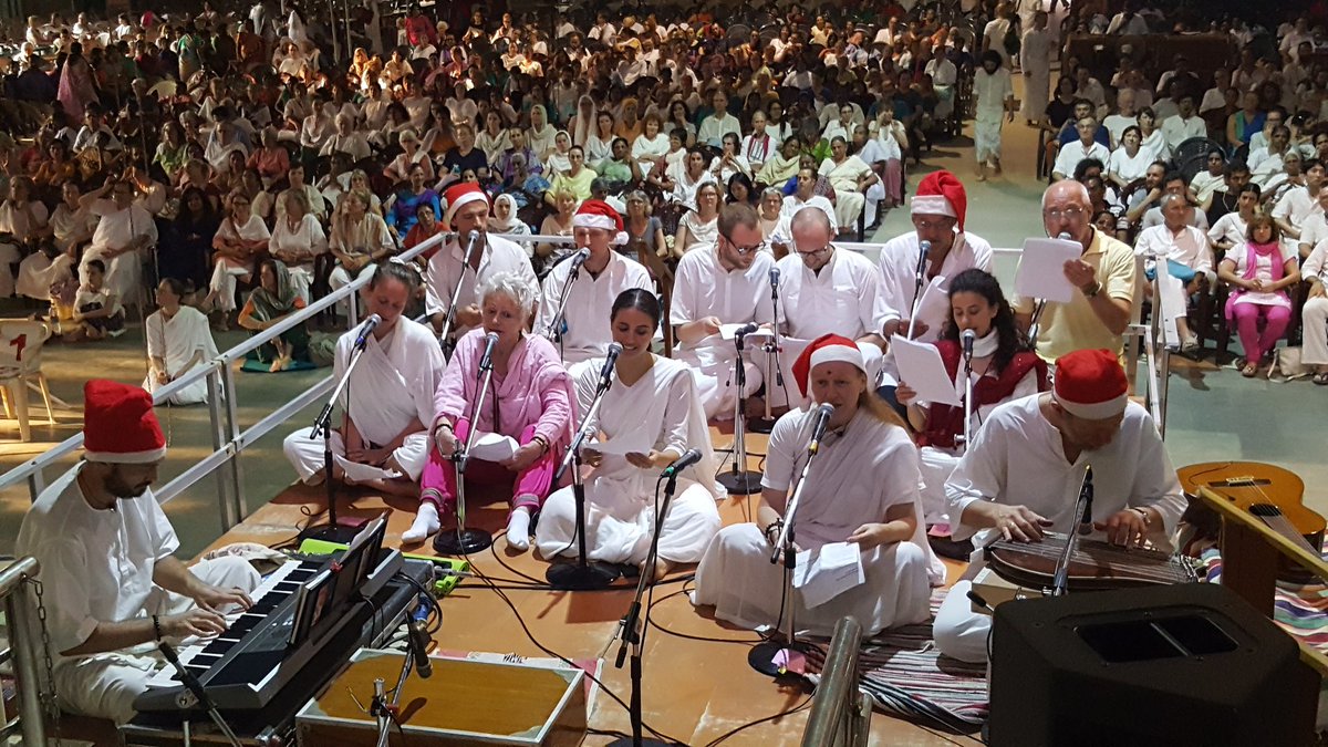 Amma Chimes On Twitter Amma S Children From The West Are Singing Christmas Carol Amma Continues Darshan Amritapuri