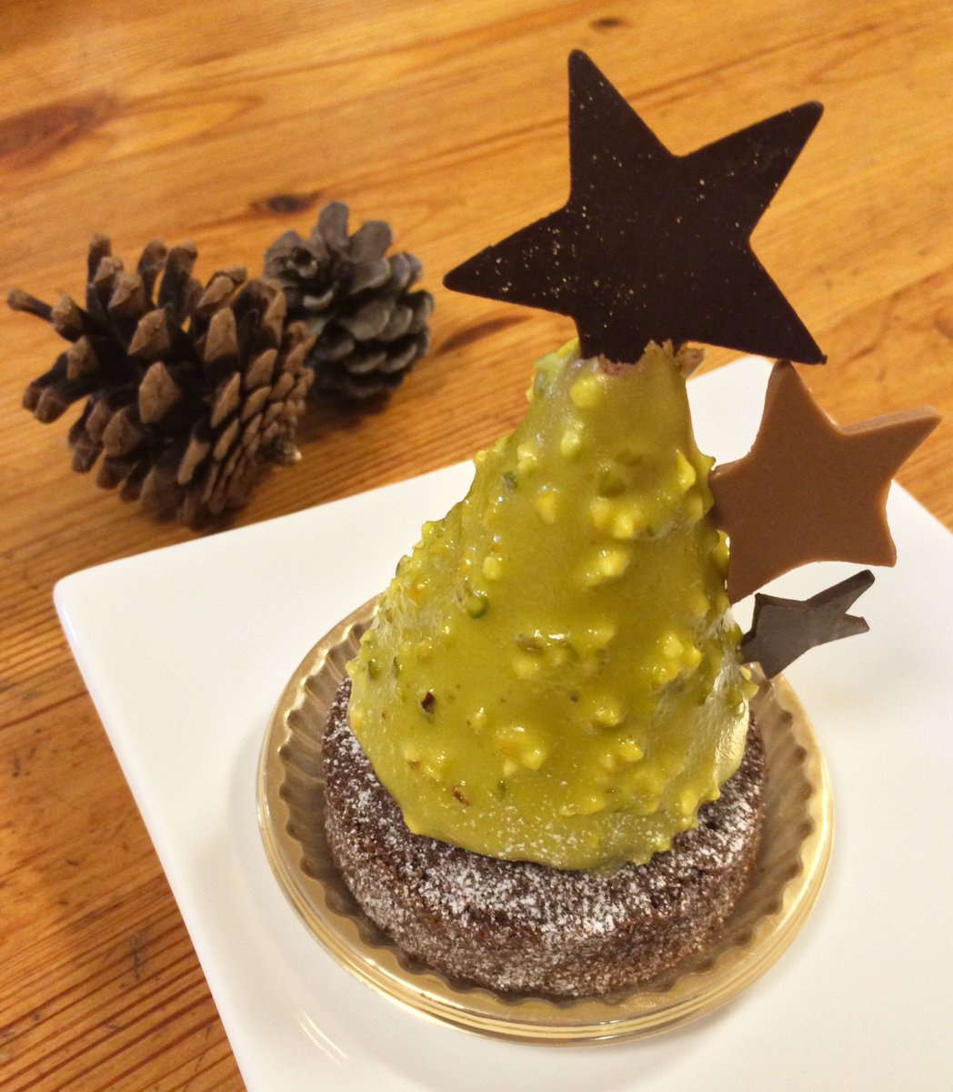 えんぴろ Happy Merry Christmas 今年はwittamerのクリスマスケーキ 見た目も可愛いケーキがいっぱい これはクリスマスツリー型のトゥール ノエル ピスタチオのケーキです クリスマス スイーツ デパ地下 ケーキ ヴィタメール T Co