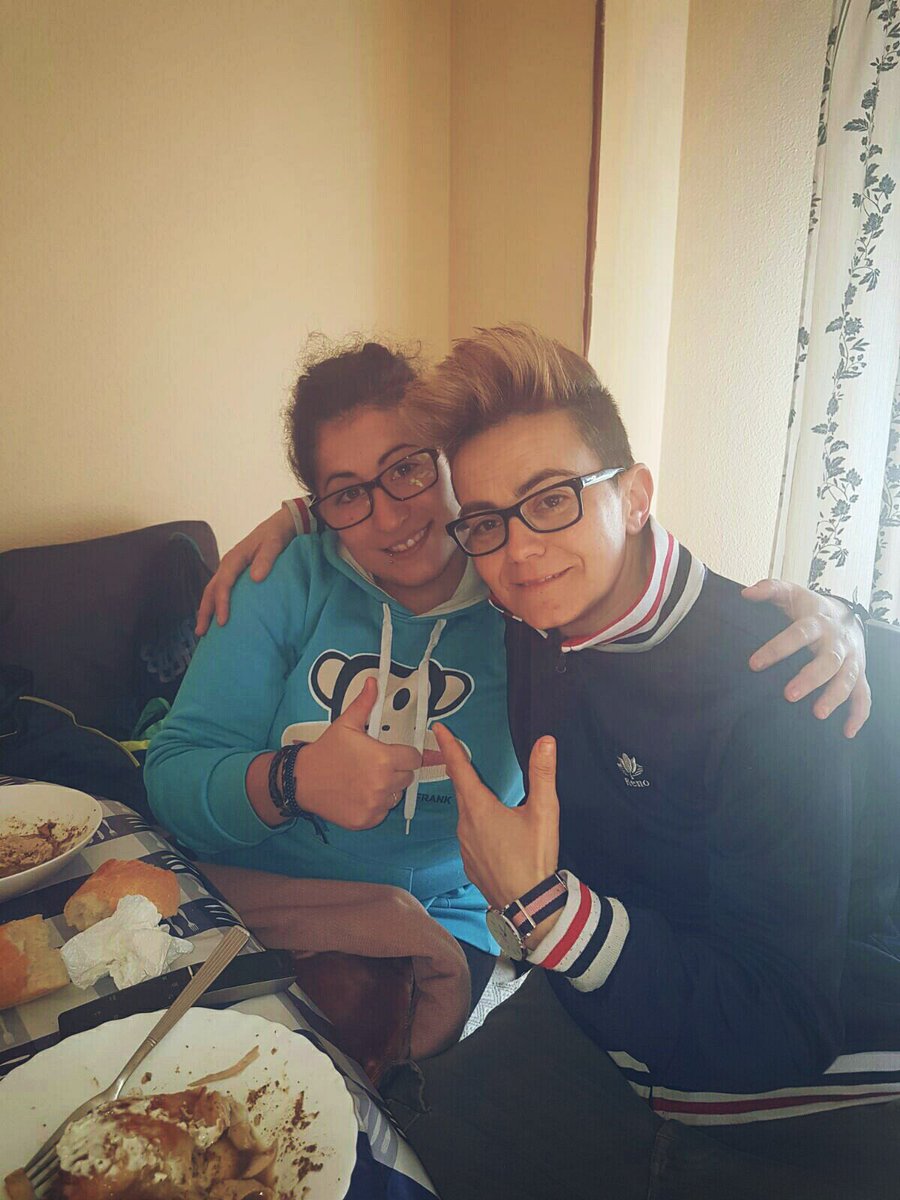 Yolypollo's tweet photo. Reencuentros por Navidad con antiguos amigos😁 #DeComida #Amigos #MiPrincesa
Los buenos momentos son los que importan!! 👌 https://t.co/c7bMOajiVQ