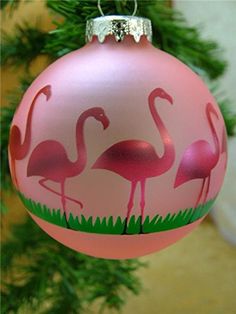 RaeSnape's tweet photo. Lovely Twitter peeps! Wishing you all a Happy #FlamingoXmas @MattGovernor @nataliehscott @thatboycanteach @_borntosparkle @TeresaCremin RT https://t.co/FCMBa7jTnI