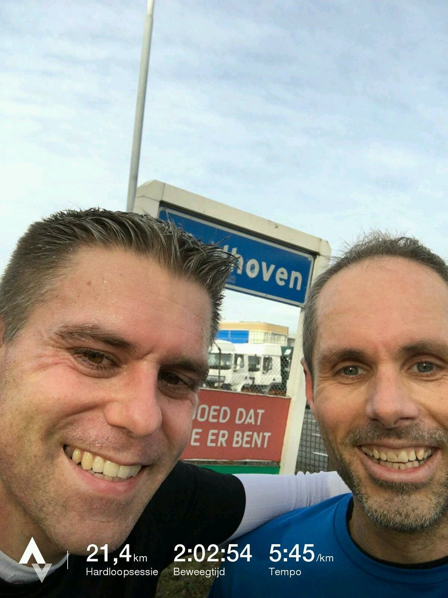remco204's tweet photo. Toch nog een halve marathon dit jaar en ook kerst nog goed begonnen! #lekkerhoor YES @AgrXpRunners dit keer! 😜🏃 https://t.co/HVSWhHkBGb https://t.co/iN8Fh93r4I