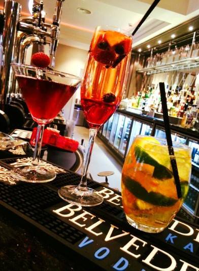 Whether cocktails, beer, wine or spirits is your tipple, we hope you enjoy your Christmas Eve drinks with us! 

#DarloBiz