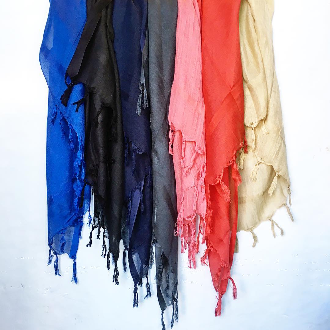 Last minute gifts 🎁🎅🏼👌 #scarves #tassels #color #classic #perfectgift #lastminute #giftideas #shoplocal #christmastime