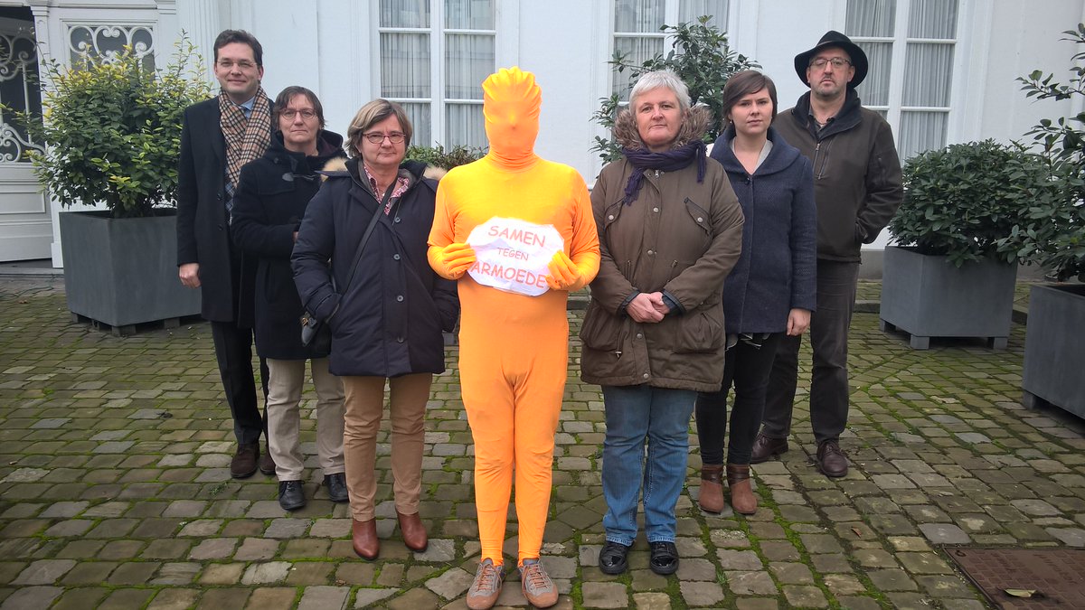 BertVdBossche's tweet photo. 1,7 mio Belgen leven in armoede. Dat is 1/7 maar 6/7 die verschil kunnen maken @Welzijnszorg #1op7 #BisdomAntwerpen @OlivierLins @Kint_Jan https://t.co/XjGjmwenvK