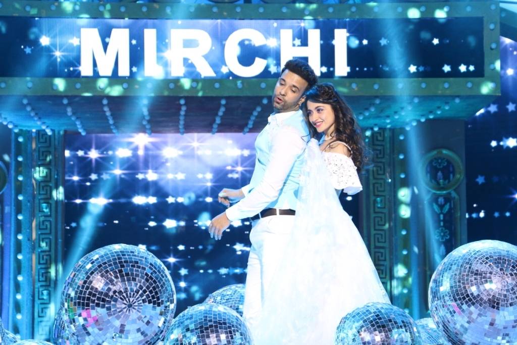 1stIndiaNews's tweet photo. #MirchiTop20
#RomanticPerformance
#RealLife #CelebrityCouples
@ali_aamir-@iamsanjeeda
@AamirSanjeeda @SanjeedaAamir @SanjeedaFanclub https://t.co/64zZwULJ8y