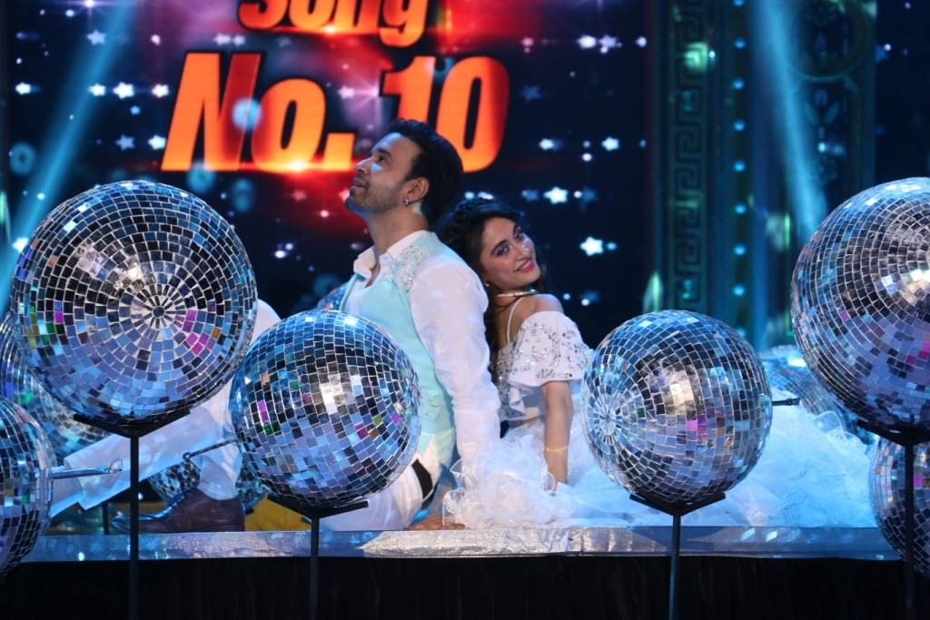 1stIndiaNews's tweet photo. #MirchiTop20
#RomanticPerformance
#RealLife #CelebrityCouples
@ali_aamir-@iamsanjeeda
@AamirSanjeeda @SanjeedaAamir @SanjeedaFanclub https://t.co/64zZwULJ8y