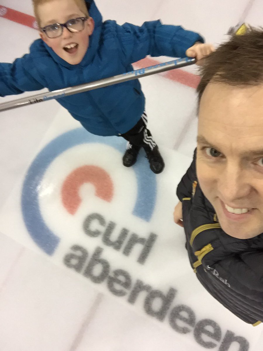 Early morning practice with the wee man 👍🏻<a href="/curlaberdeen/">Curl Aberdeen</a> 🎄