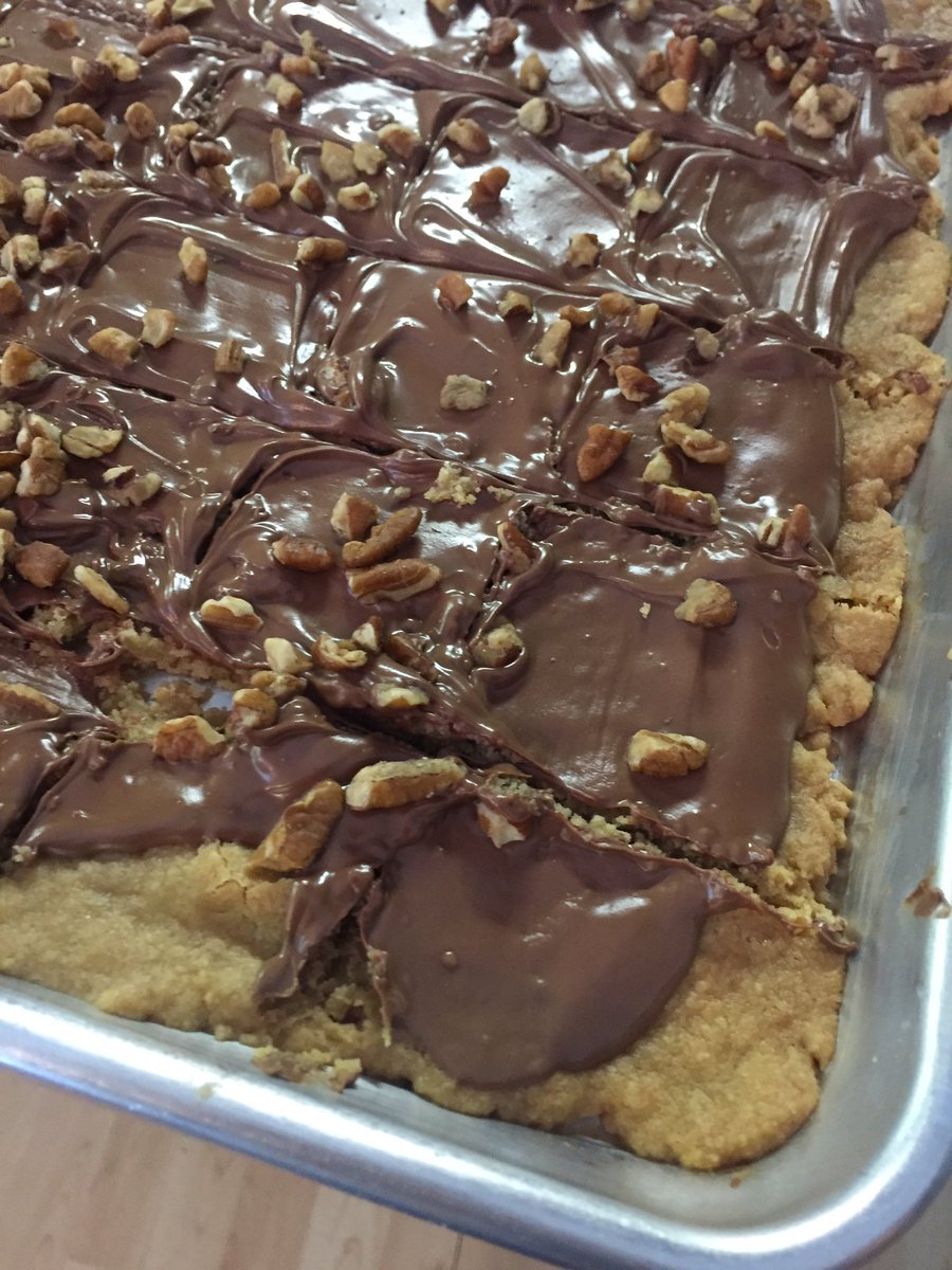 JoannePalzkill's tweet photo. Christmas tradition #Toffeebars https://t.co/PGwqW0O2BC